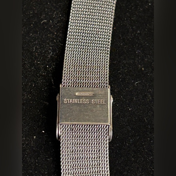 VINTAGE- SKAGEN WOMEN'S WATCH, JEWEL HOUR MARKERS, MESH STRAP - Picture 5 of 6